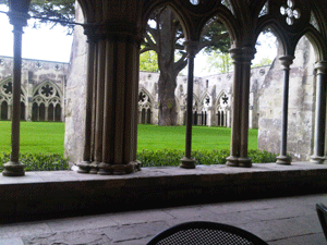 10 miles: A long-awaited lunch, outside in the cold, at Salisbury cathedral